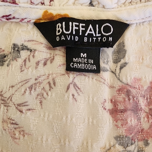 Woven floral flutter sleeve peasant top. Medium - Picture 11 of 12